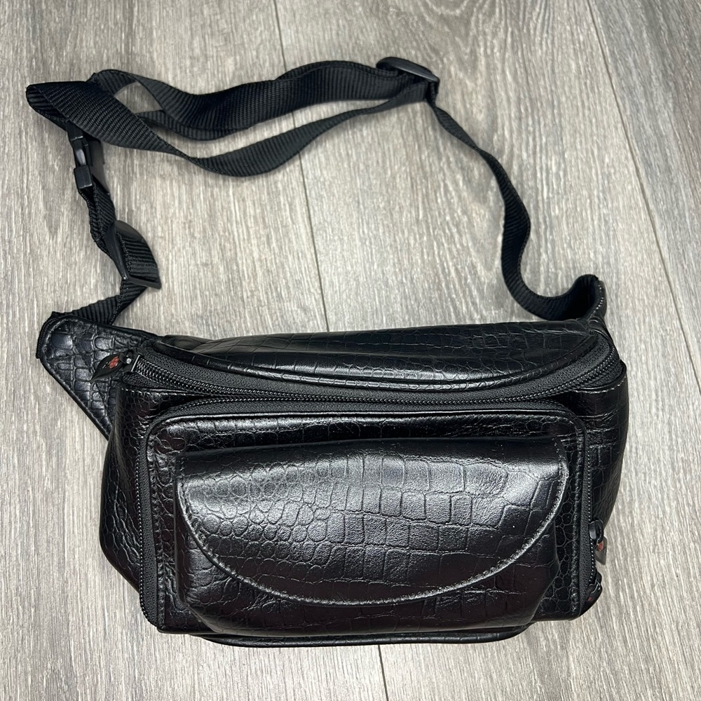 Winn International 641819 Harness Cowhide Leather Large Fanny Pack